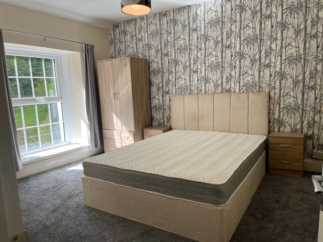 Available Now - Room in Pontarddulais Countryside  Main Photo