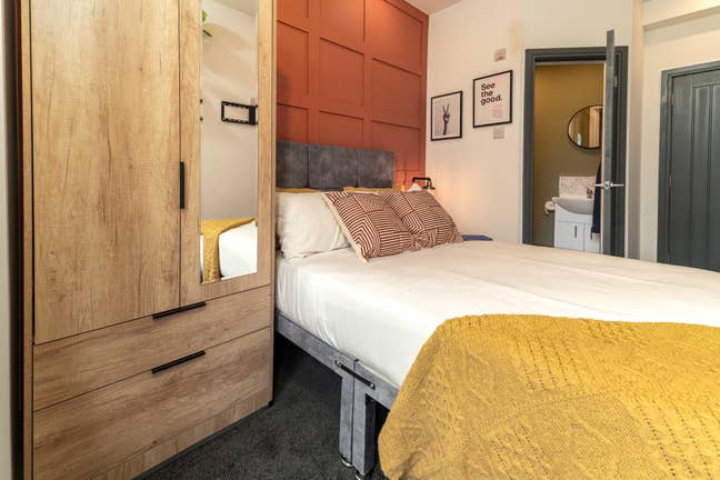 Modern Double En-Suite Room in Salford - BILLS INC Main Photo