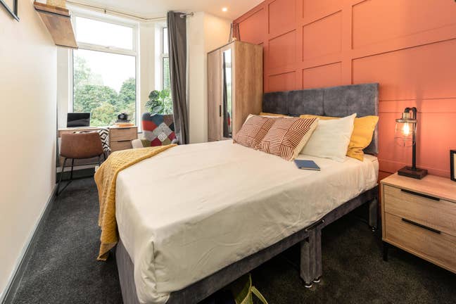 Modern Double En-Suite Room in Salford - BILLS INC Main Photo