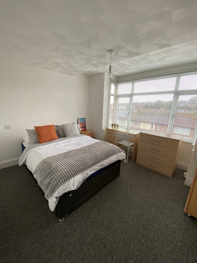 Modern 6 Bed House | All Bills & Cleaner Included Main Photo