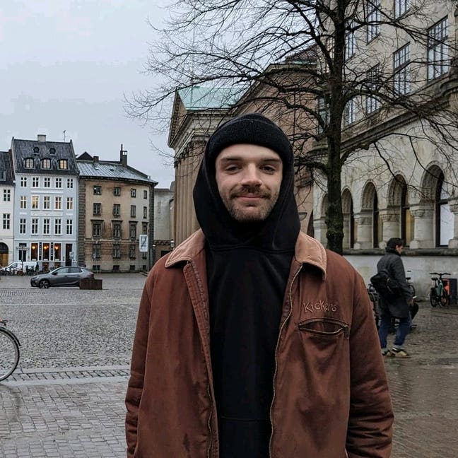 Hi, 27 year old looking for a room. Main Photo