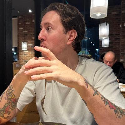 Professional Male seeks a double room Main Photo