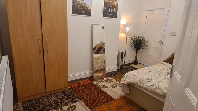 Female bedroom with ensuite- UHW Heath Hosp Main Photo