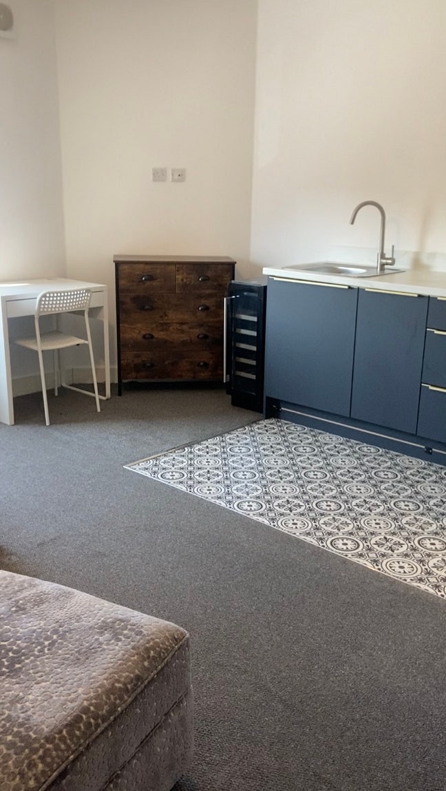 Kitchenette Room in Dukinfield Main Photo