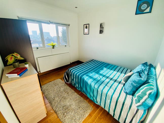 🌟 Comfortable Room in Neasden – Zone 3 🌟 Main Photo