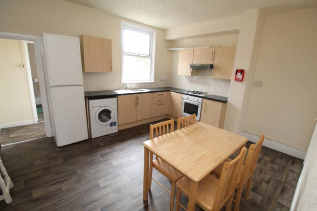 Spacious 4 Bedroom- Next to University & Hospital  Main Photo