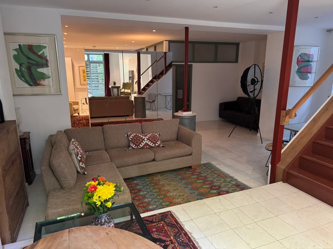 Huge well appointed loft style apartment  Main Photo