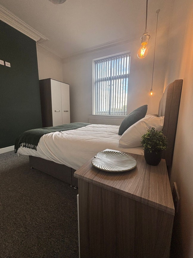 Spacious rooms finished to a quality standard Main Photo