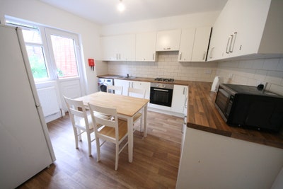 Cosy Double Available Now Main Photo