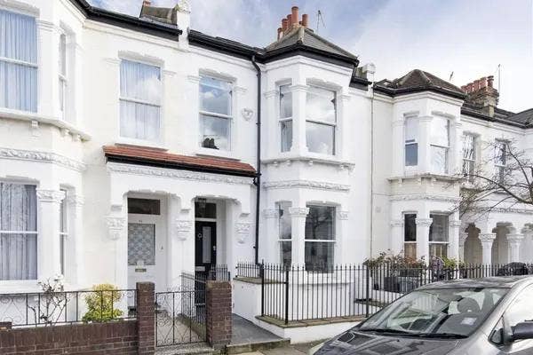 Bright Double Room - All Bills Included Main Photo