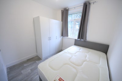 Cosy Double Available Now Main Photo