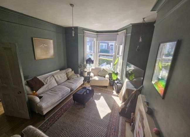 Shepherd’s Bush double room for rent w/ garden! Main Photo