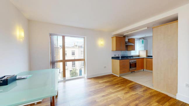 Refurbished 2 Bed Apartment with Concierge –W1 Main Photo