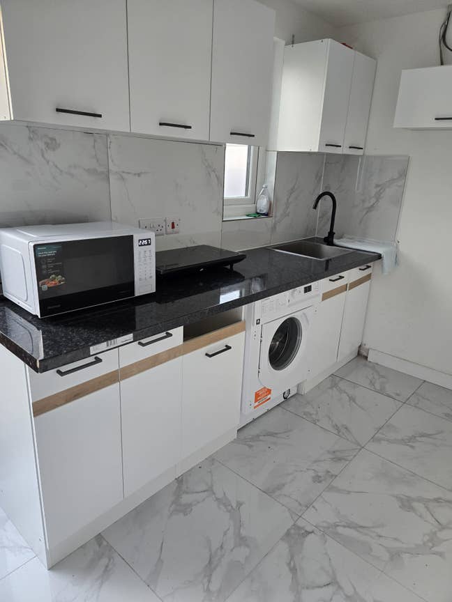 Newly Refurbished Single Rooms for Rent Main Photo