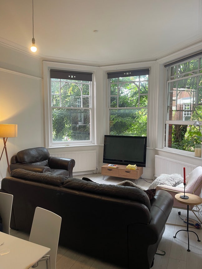 Double Room in beautiful large flat in Highgate  Main Photo