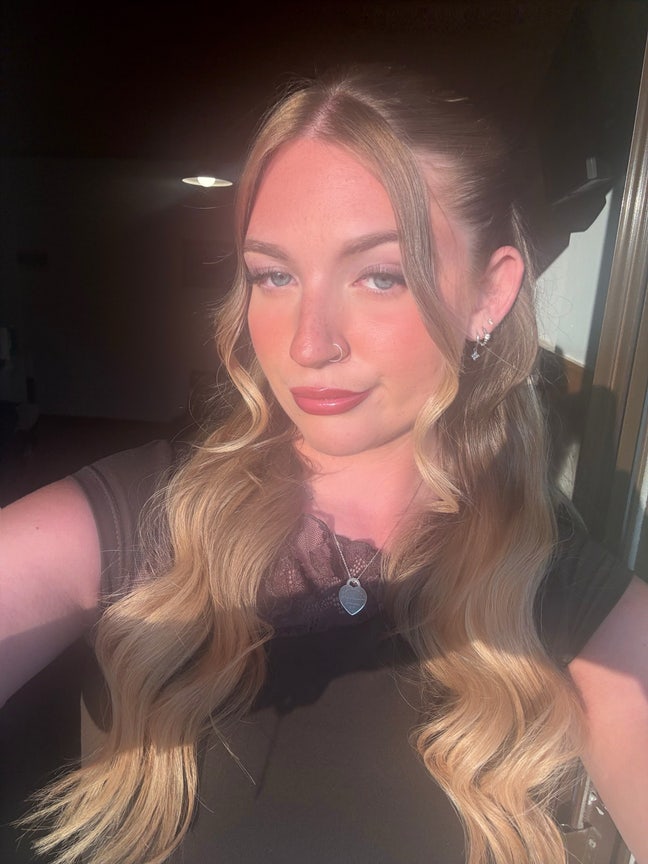 23 female, looking for room/buddy ups Main Photo