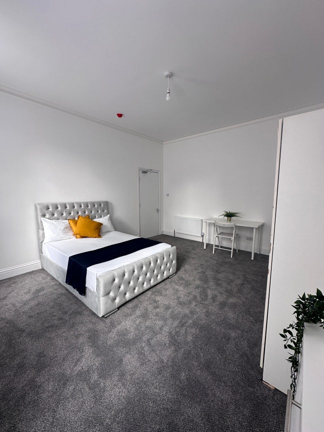 Spacious Single Room 10 Mins from Jubilee Line Main Photo