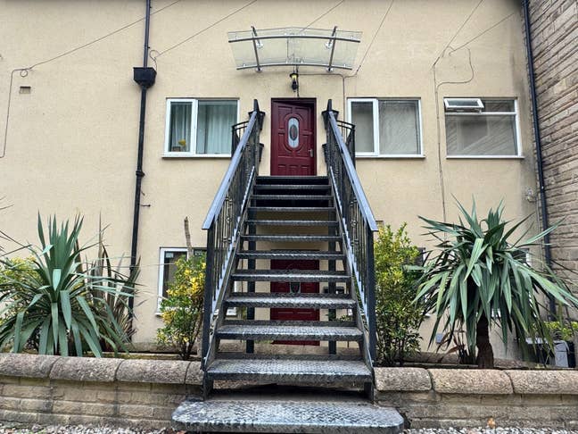 Stunning 1 Bed Apartment Available in LS19 Rawdon! Main Photo