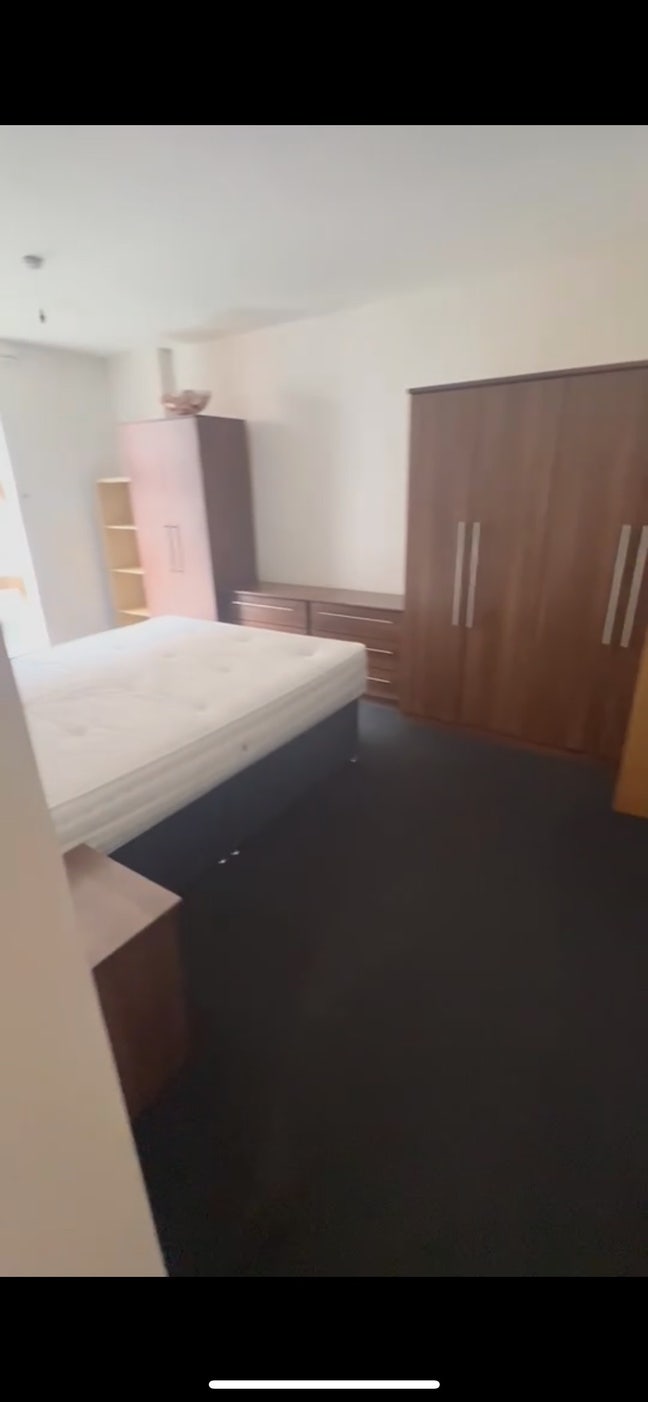 Double bedroom with en suite Main Photo
