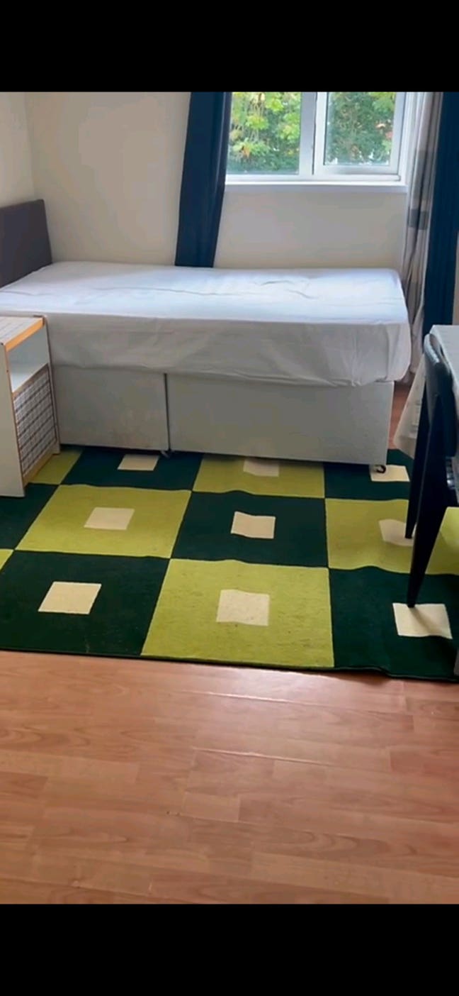   Double  Room with private shower to let -  W10  Main Photo