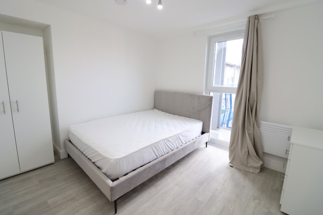 Next to Elizabeth Line-Double Room & Ensuite - Main Photo