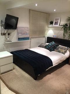 Large en-suite double, all bills included 1175+ Main Photo