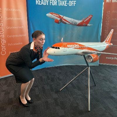 I am a professional female aged 20. I am look... Main Photo