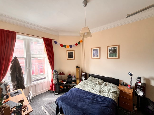 1 room, Central Stirling, flat of 4 Main Photo