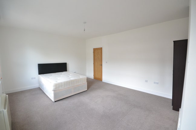Double Room to Rent All Bills and Wifi Included Main Photo
