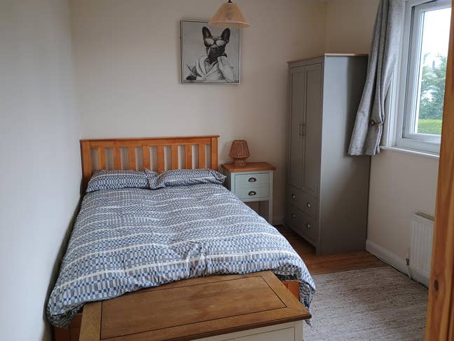 Double room in spacious house Main Photo