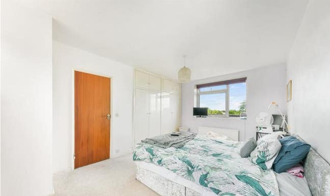 Putney Penthouse Large Master En Suite Bedroom Main Photo