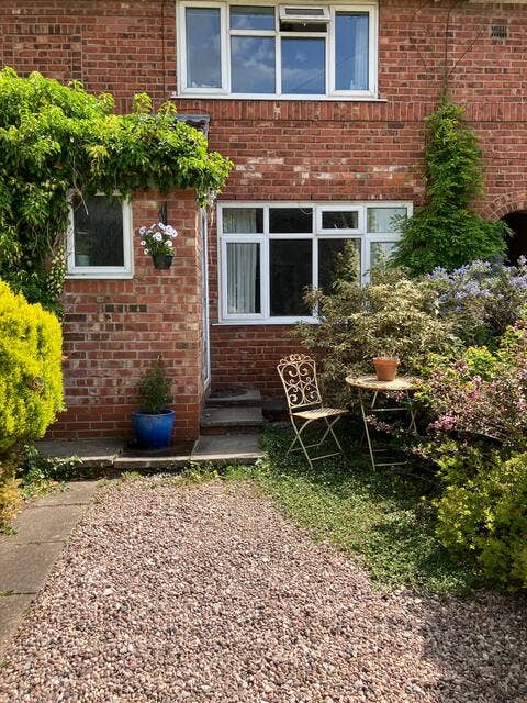 Wilmslow Centre- single room with small double bed Main Photo