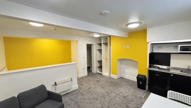 Studio Flat Available in Wakefield WF1 Main Photo