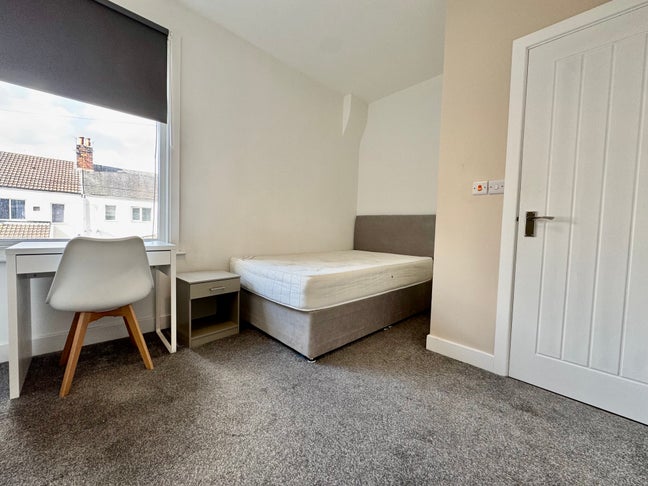 Ensuite Double Room All Bills inc & Furnished Main Photo