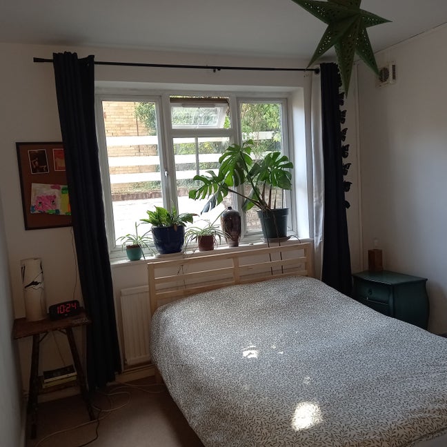 Comfortable flat share beside Nunhead Station Main Photo