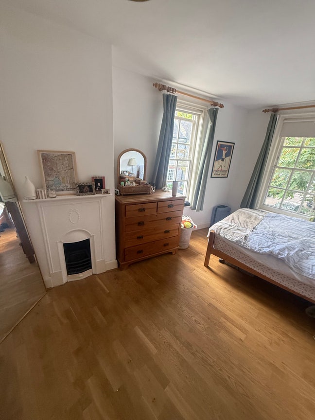 Double Room with (separate) private office! Main Photo