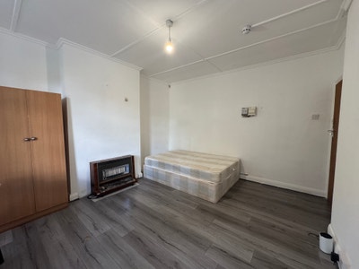 Huge studio-some bills included-great location. Main Photo