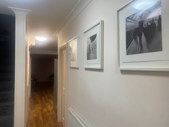 A huge, beautiful room with en-suite bathroom  Main Photo