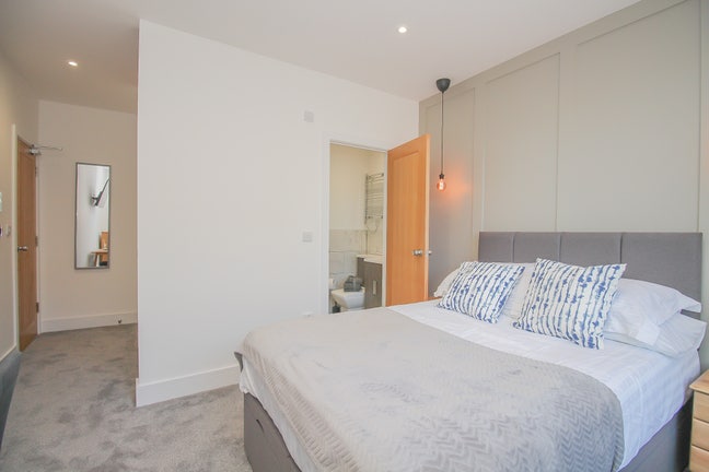 Propod 11 Amazing Ensuite Room in  High Street Main Photo