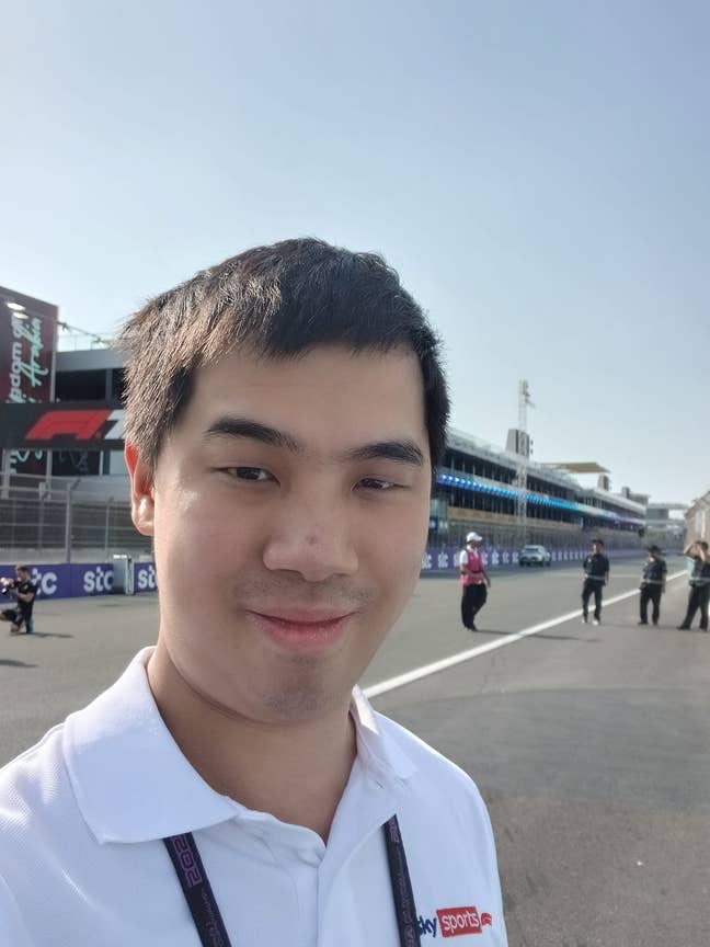 25, sports journalist looking in West London Main Photo