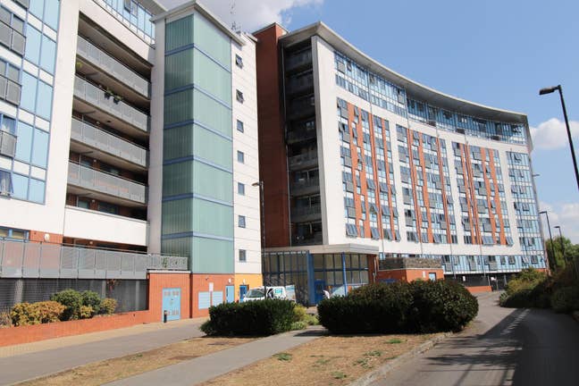 Stunning two bed two bath in E2 Main Photo