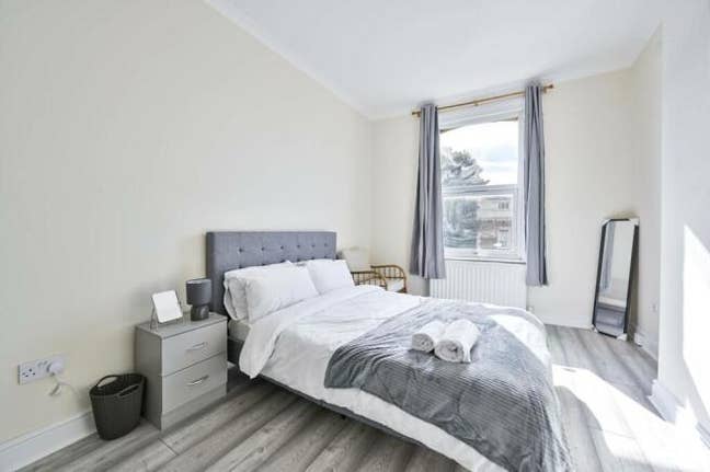 Bright spacious Double room available Main Photo