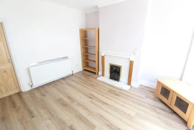 2-bedroom house is available for rent in - NG7 7NR Main Photo