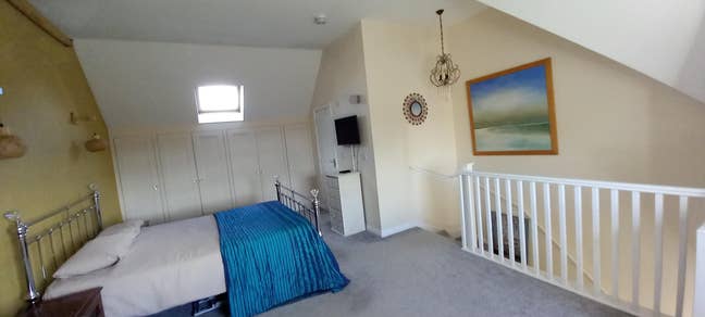 Spacious self contained en - suite studio Main Photo