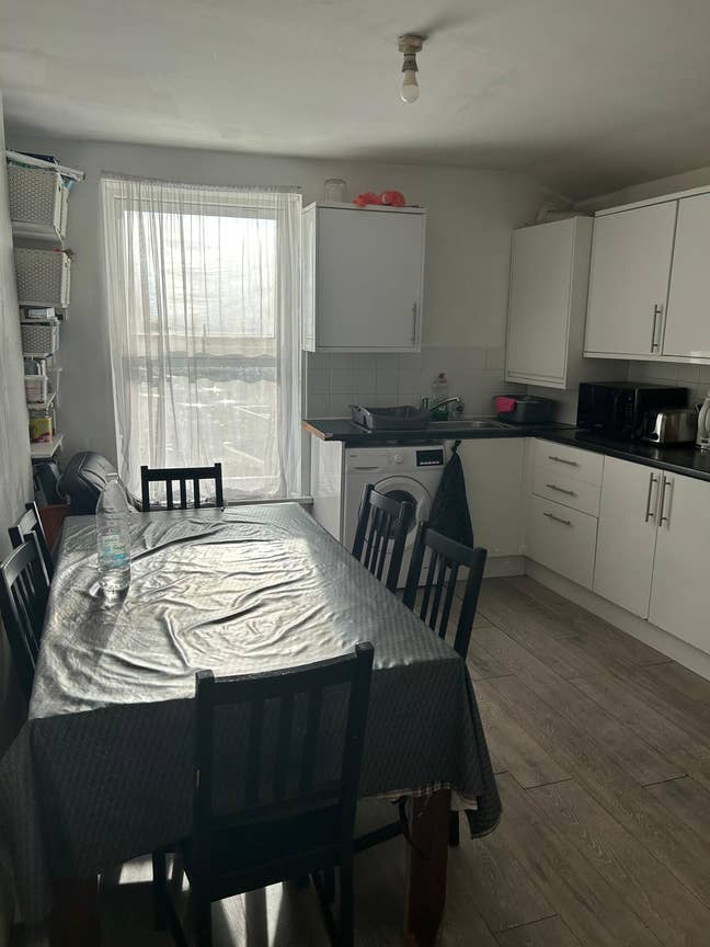  Large Double Room -Please Call on Whatsapp Main Photo