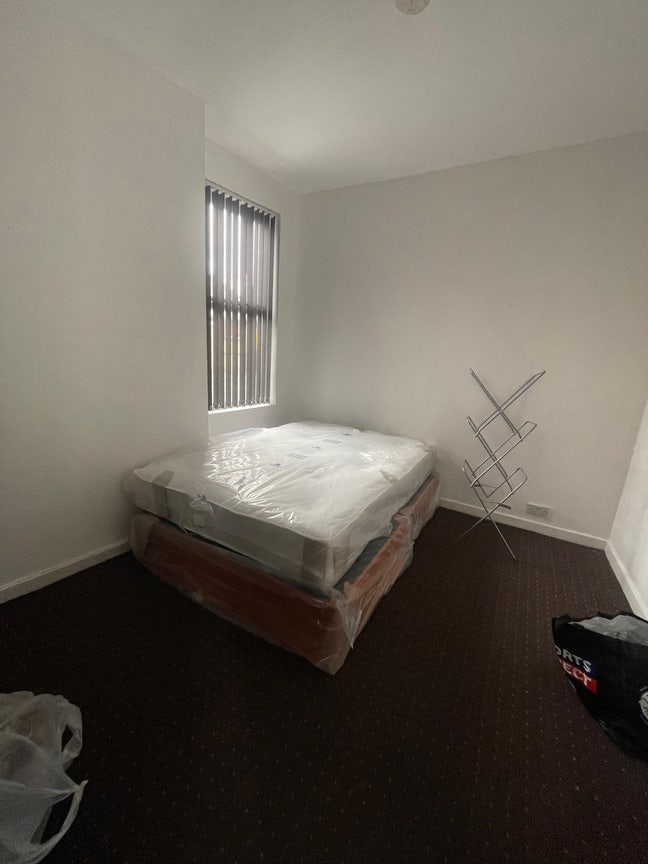 Perfect LS11 Room Available Now Main Photo