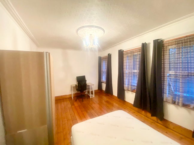 Beautiful Double bedroom 5 mins to Parsons Green Main Photo