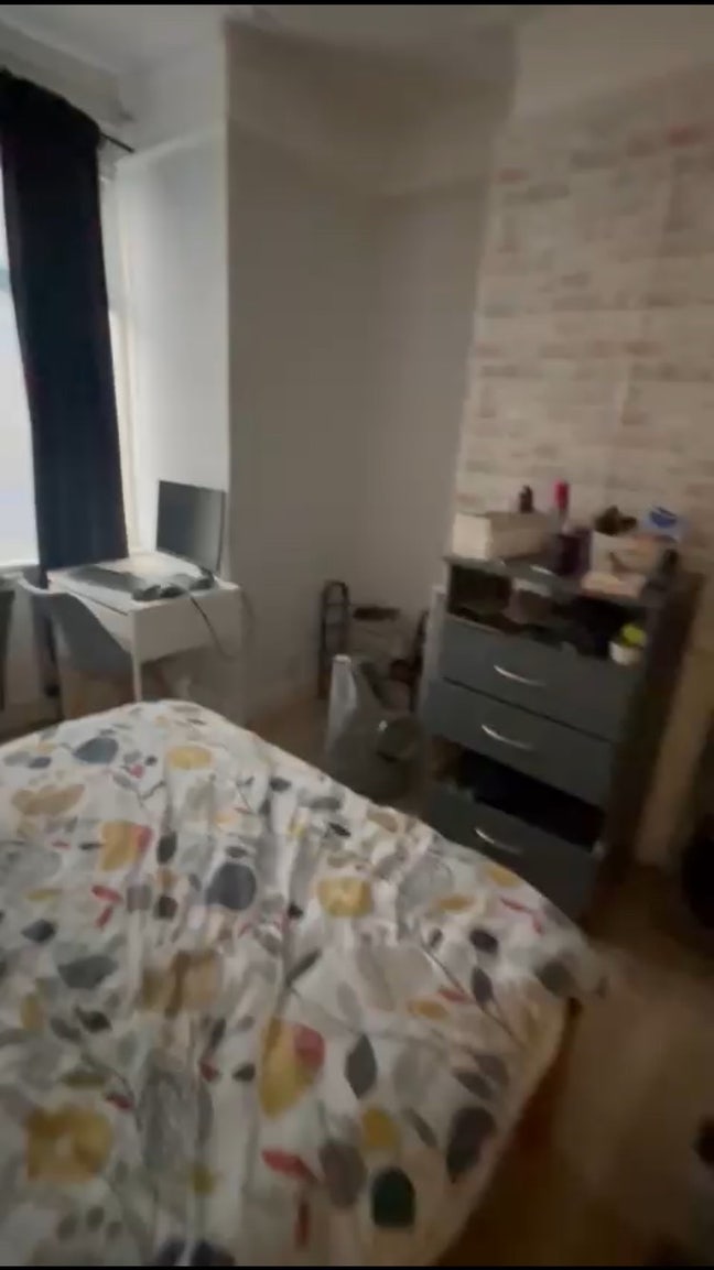 1 part furnished double room in 4 bed house Main Photo