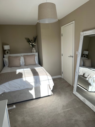 Large double room available Main Photo