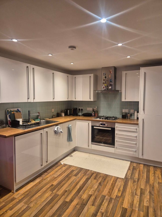 Room available in 2 bed flat near Brick Lane Main Photo